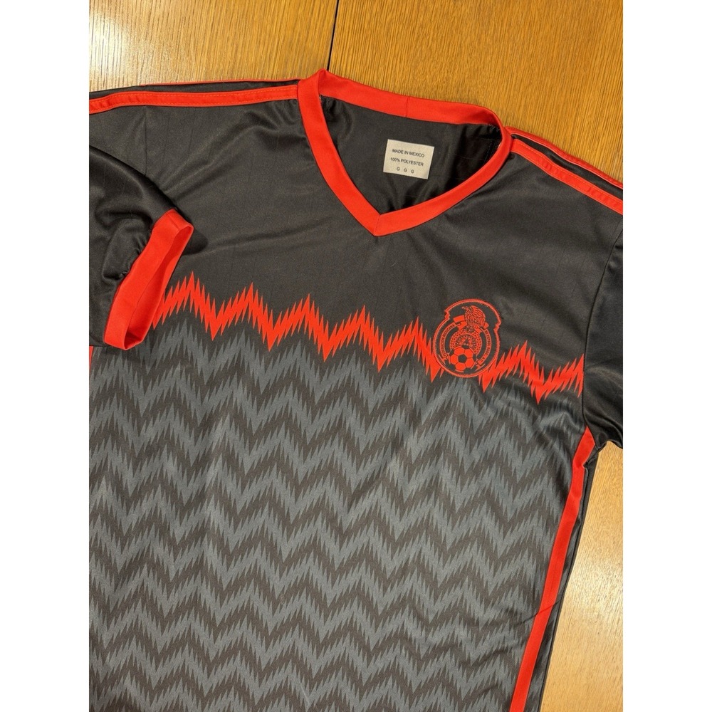 Mexico Soccer Jersey Black Red Zig Zag 90s Style Crest GGG Fits Large‎